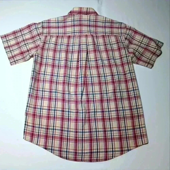 Llbean short sleeve button down shirt. 💯 cotton. Men's size  M. - Picture 4 of 5